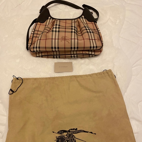 Burberry Handbags - Burberry purse